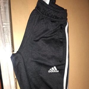 Adidas Boys xs/s top with adidas joggers